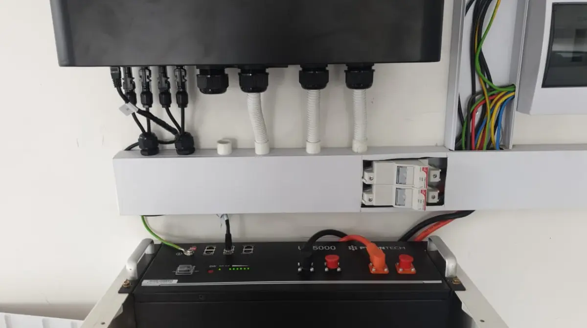Residential hybrid solar and energy storage installation